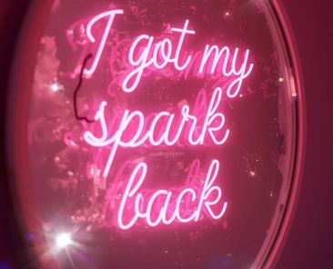 Hoe kleding invloed heeft op je zelfbeeld en uitstraling